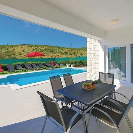 Three-bedroom Holiday In Plano